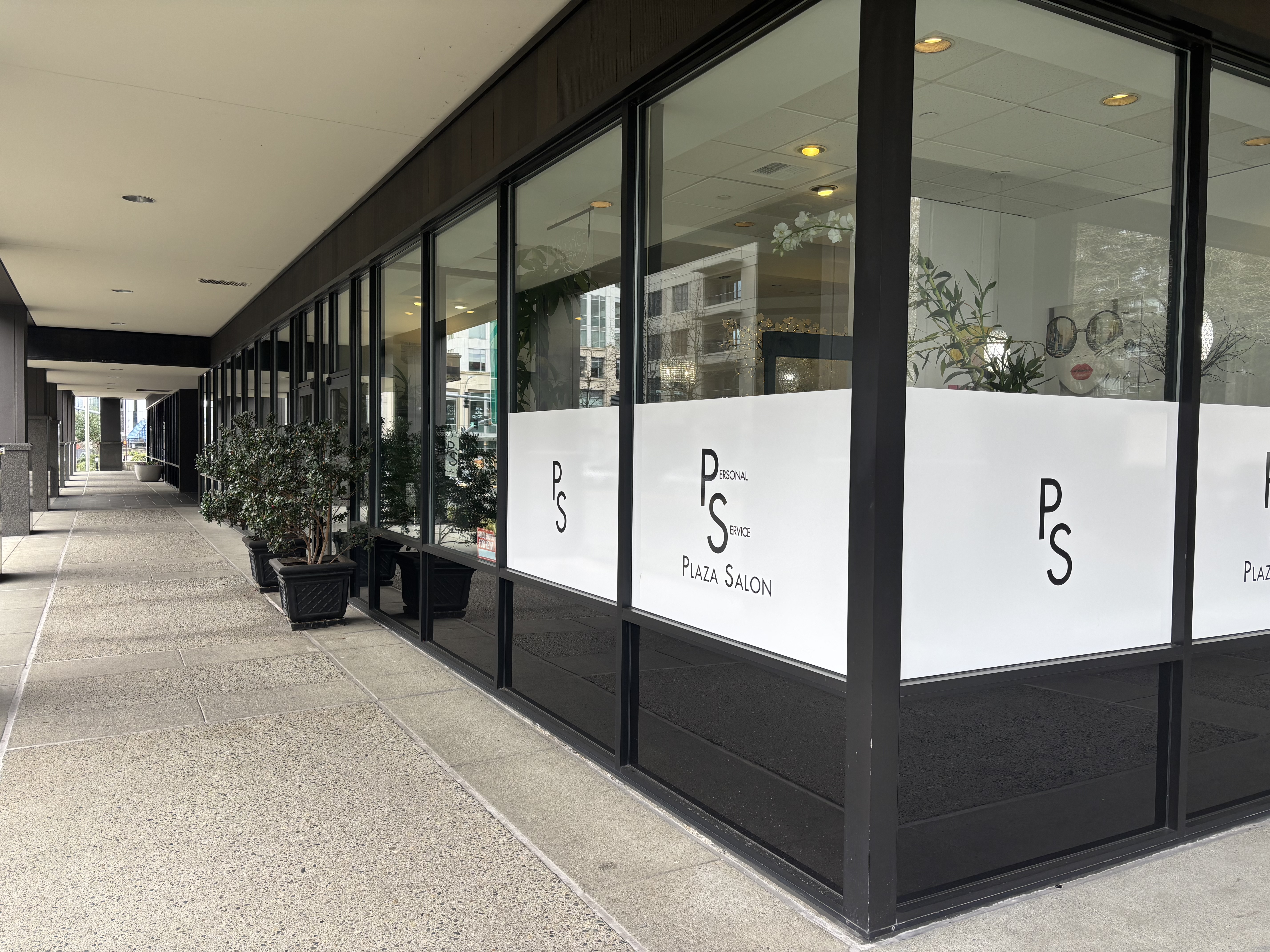 Plaza Salon gallery photo 2